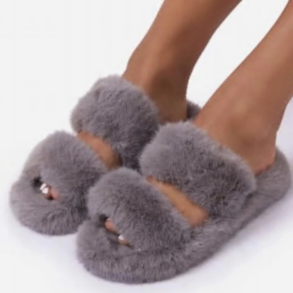 Comfy Grey double strap fuzzy fur slide slippers size 5